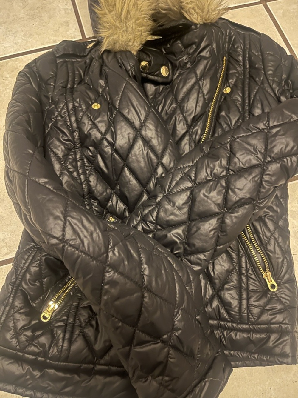 Juicy Couture Black Quilted Puffer Jacket with Faux Fur Trim - Picture 2 of 9